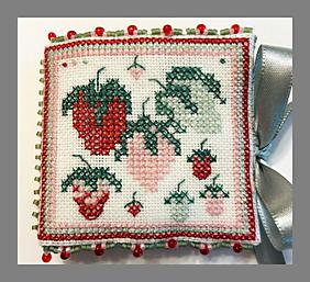 Strawberry Pie Needle Case Kit